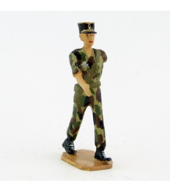 Officier, képi noir, tenue camouflage - Légion Etrangère (S.E.A)