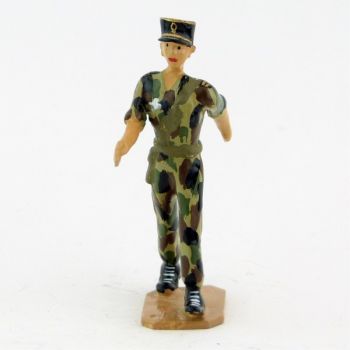 Officier, képi noir, tenue camouflage - Légion Etrangère (S.E.A)