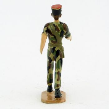 Officier, képi noir, tenue camouflage - Légion Etrangère (S.E.A)