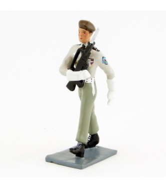 sous-officier de la garde au drapeau du 2e RH (béret brun)