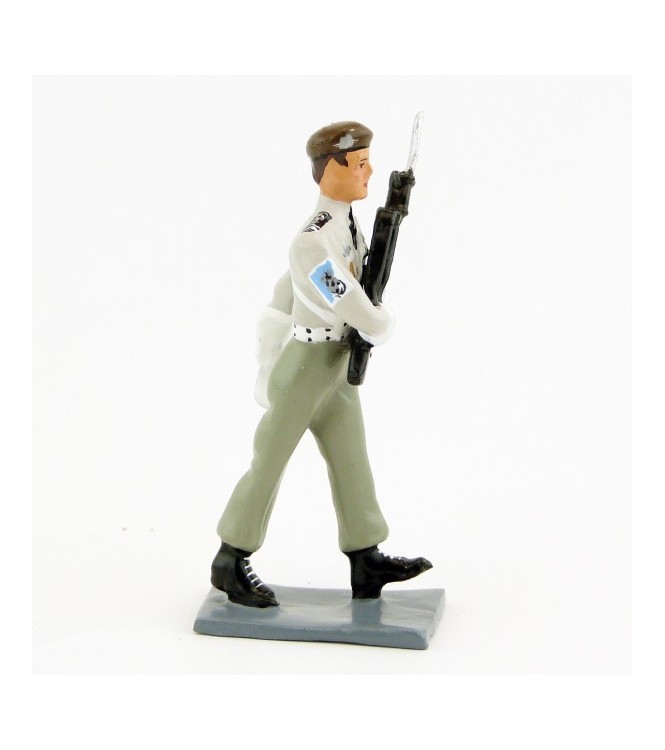 sous-officier de la garde au drapeau du 2e RH (béret brun)