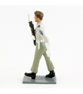 sous-officier de la garde au drapeau du 2e RH (béret brun)