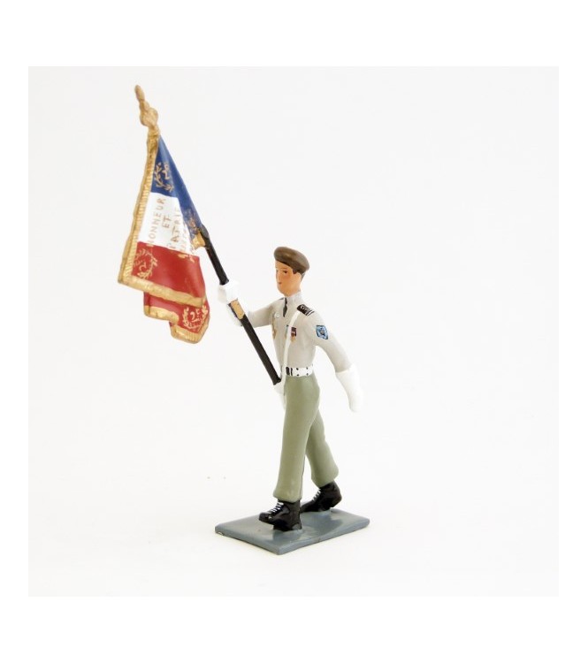 porte-drapeau du 2e RH (béret brun)