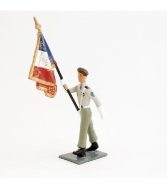 porte-drapeau du 2e RH (béret brun)