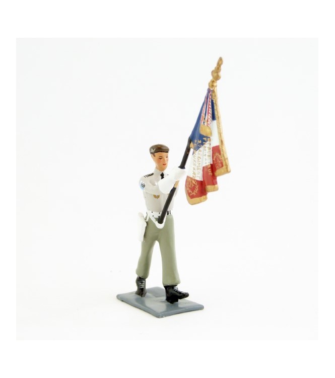 porte-drapeau du 2e RH (béret brun)