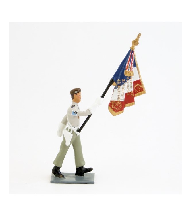 porte-drapeau du 2e RH (béret brun)