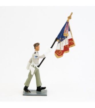 porte-drapeau du 2e RH (béret brun)