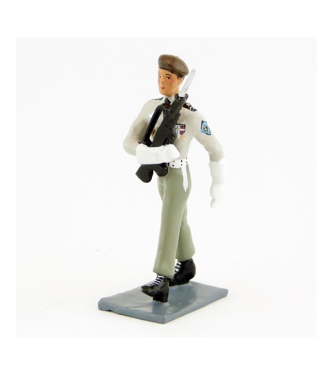 soldat de la garde au drapeau du 2e RH (béret brun)