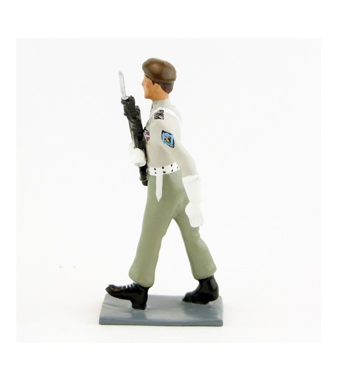 soldat de la garde au drapeau du 2e RH (béret brun)