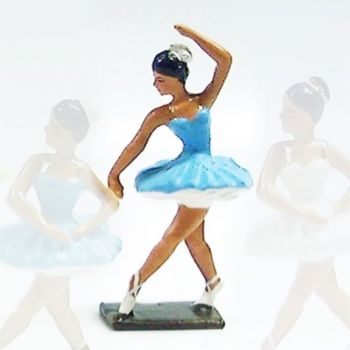 ballerine (danseuse) bras droit en bas, en tutu bleu