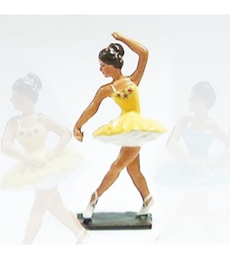 ballerine (danseuse) bras droit en bas, en tutu jaune