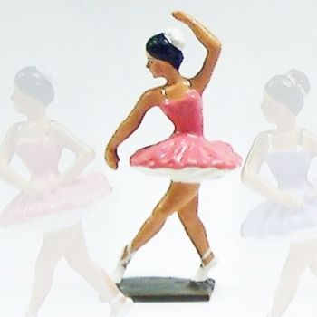 ballerine (danseuse) bras droit en bas, en tutu rose