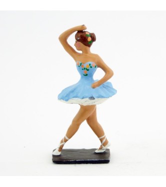ballerine (danseuse) bras droit en l'air, en tutu bleu