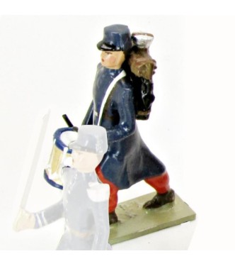 Tambour de l'Infanterie 1870 en capote bleue, pantalon garance, képi drapé bleu