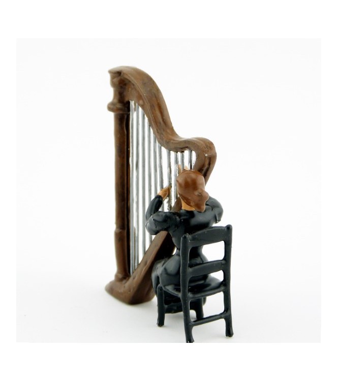 musicienne de l'orchestre assise jouant de la harpe (2 p.)