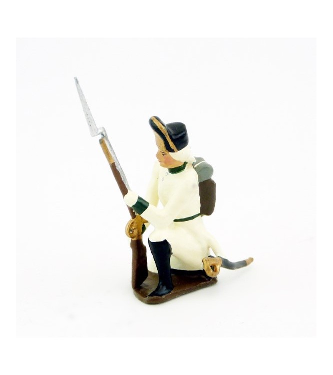 fantassin de l'infanterie autrichienne à genou, fusil au pied