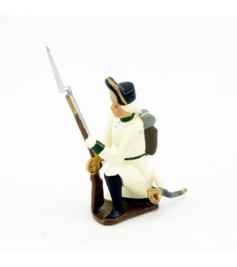 fantassin de l'infanterie autrichienne à genou, fusil au pied