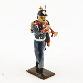 clairon de l'infanterie prussienne capote bleue, casque à pointe (pickelhaube
