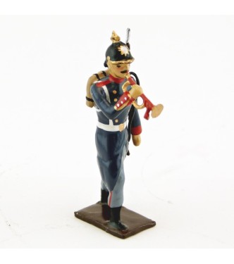 clairon de l'infanterie prussienne capote bleue, casque à pointe (pickelhaube
