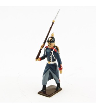 fantassin de l'infanterie prussienne capote bleue, casque à pointe (pickelhau