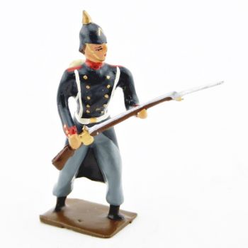 fantassin de l'infanterie prussienne capote bleue, à l'assaut