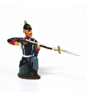 fantassin de l'infanterie prussienne capote bleue à genou, fusil en joue