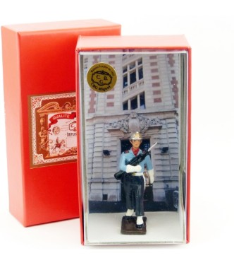 pompier avec Famas en coffret de présentation