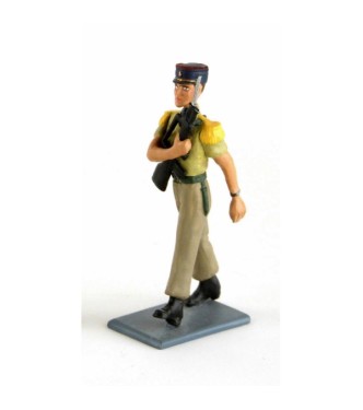 Soldat du 3e RIMA, manches courtes, avec FAMAS