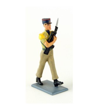 Soldat du 3e RIMA, manches courtes, avec FAMAS