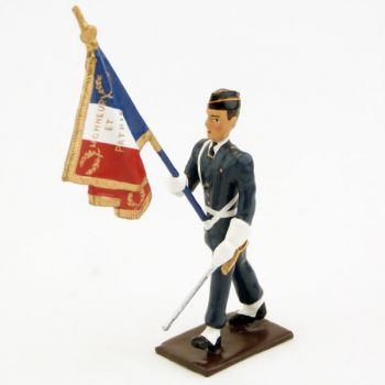 Porte-drapeau du Prytanée National Militaire de la Flèche au défilé
