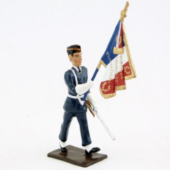 Porte-drapeau du Prytanée National Militaire de la Flèche au défilé