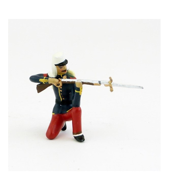 Légionnaire avec couvre-nuque à genou, fusil en joue