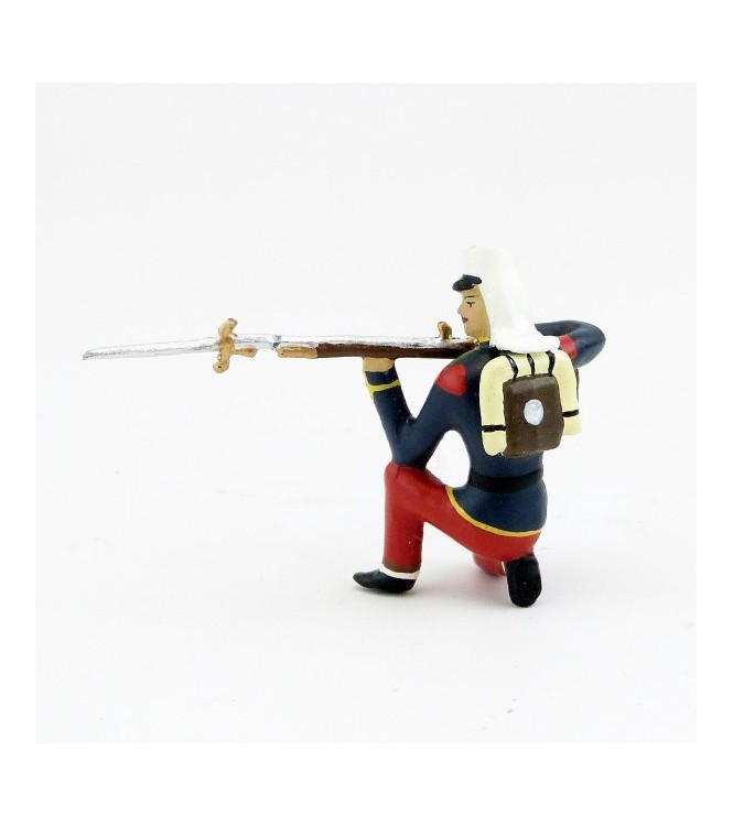 Légionnaire avec couvre-nuque à genou, fusil en joue