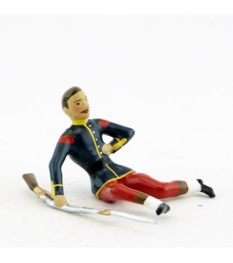 légionnaire blessé, assis au sol, main sur le cœur, avec fusil