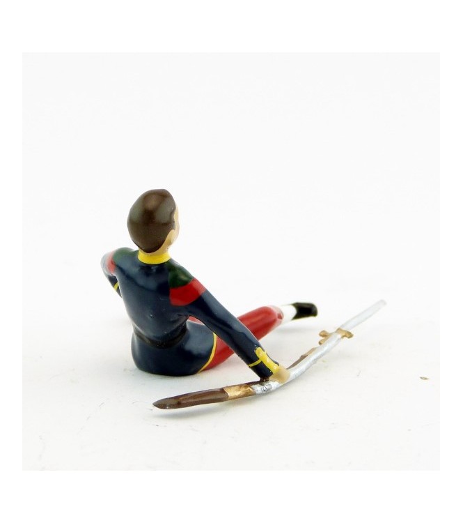 légionnaire blessé, assis au sol, main sur le cœur, avec fusil