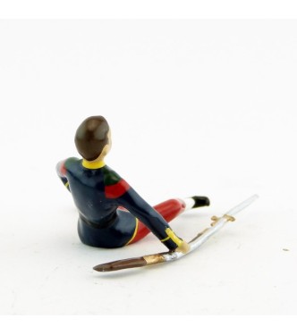 légionnaire blessé, assis au sol, main sur le cœur, avec fusil