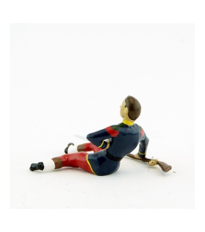 légionnaire blessé, assis au sol, main sur le cœur, avec fusil