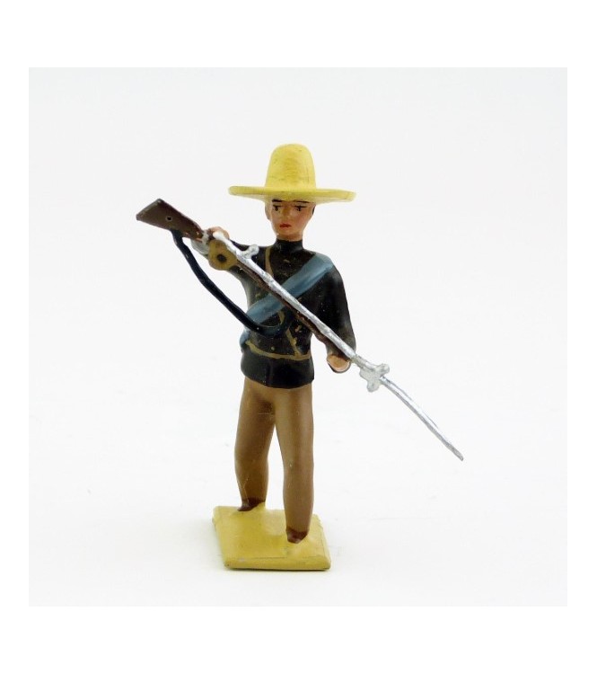 Mexicain pointant son fusil vers le sol