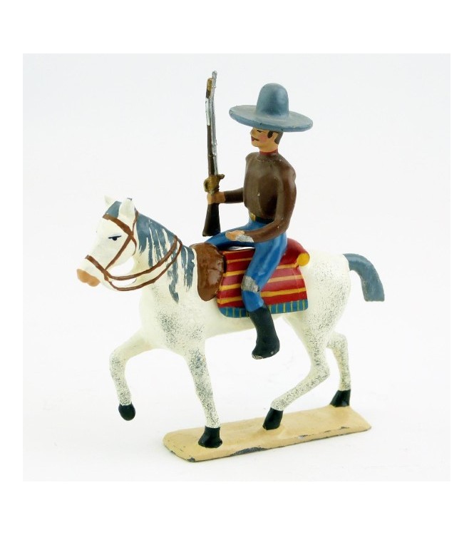 Cavalier mexicain avec fusil sur cheval au pas