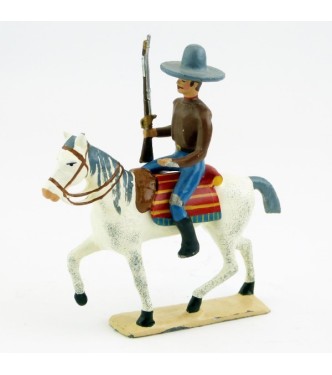 Cavalier mexicain avec fusil sur cheval au pas