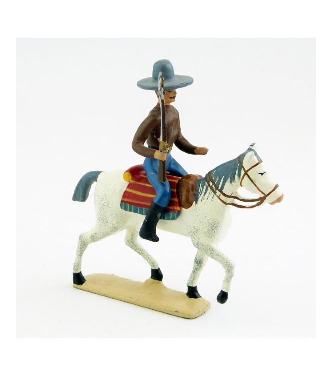 Cavalier mexicain avec fusil sur cheval au pas