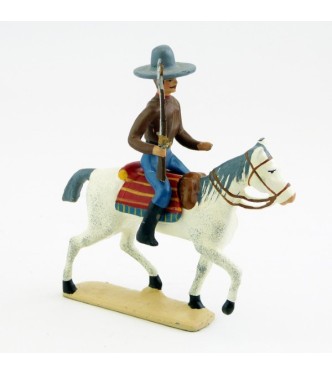Cavalier mexicain avec fusil sur cheval au pas
