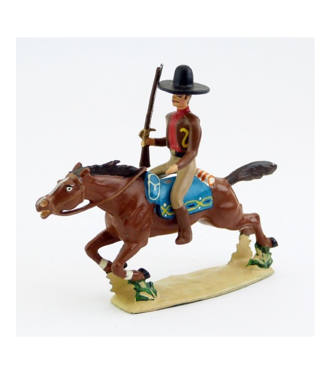 Cavalier avec fusil sur cheval au galop