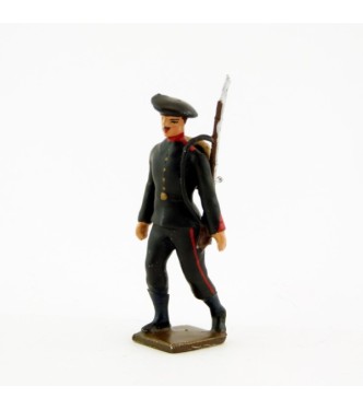 Fantassin des Artilleurs de montagne, fusil en bandouillère