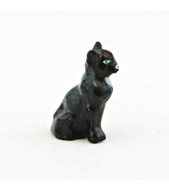 Chat noir assis