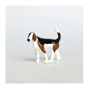 Chien de chasse à courre (Beagle) gueule vers la gauche