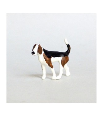 Chien de chasse à courre (Beagle) gueule vers la gauche