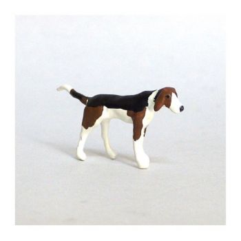 Chien de chasse à courre (Beagle) debout