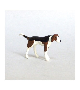 Chien de chasse à courre (Beagle) debout