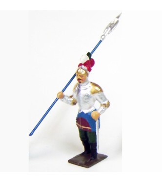 chevalier avec heaume à la main